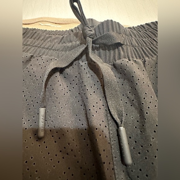 Bundle Womens Baleaf Black Shorts and H&M Straw Sun Visor OS - Picture 3 of 13